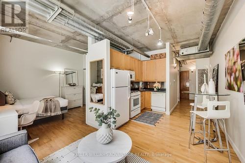 209 - 32 Stewart Street, Toronto, ON - Indoor Photo Showing Kitchen