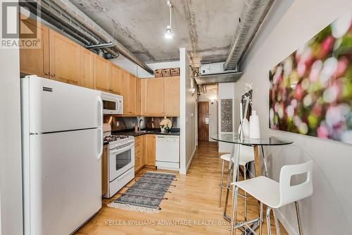 209 - 32 Stewart Street, Toronto, ON - Indoor Photo Showing Kitchen