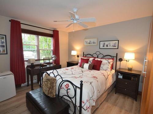 Chambre Ã Â coucher - 1-300 Rue Du Mont-Plaisant, Mont-Tremblant, QC - Indoor Photo Showing Bedroom