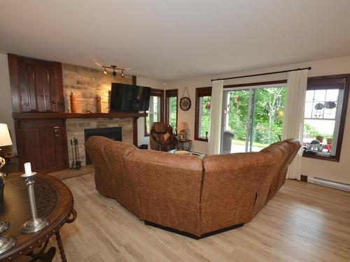 Salon - 1-300 Rue Du Mont-Plaisant, Mont-Tremblant, QC - Indoor Photo Showing Living Room With Fireplace