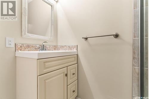 5114 10Th Avenue, Regina, SK - Indoor Photo Showing Bathroom