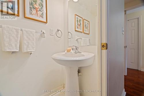 2066 - 3047 Finch Avenue W, Toronto, ON - Indoor Photo Showing Bathroom