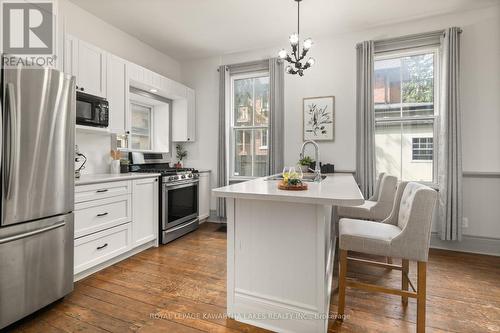 41 Bond St Street W, Kawartha Lakes (Lindsay), ON - Indoor Photo Showing Kitchen With Upgraded Kitchen