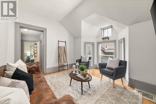 41 Bond St Street W, Kawartha Lakes (Lindsay), ON - Indoor Photo Showing Living Room