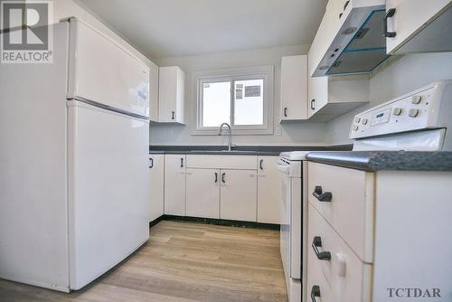 920 Suzanne St, Timmins, ON - Indoor Photo Showing Kitchen