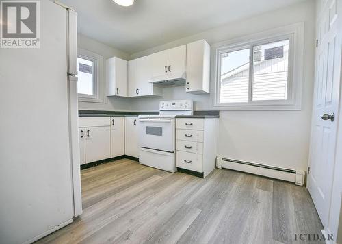 920 Suzanne St, Timmins, ON - Indoor Photo Showing Kitchen