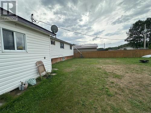 34 Rue Des Pins, Dubreuilville, ON - Indoor Photo Showing Living Room