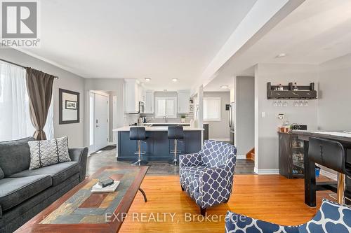 837 Osgoode Drive, London, ON - Indoor Photo Showing Living Room