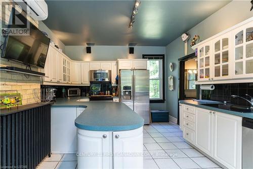 11943 Graham Road, West Elgin (West Lorne), ON - Indoor Photo Showing Kitchen