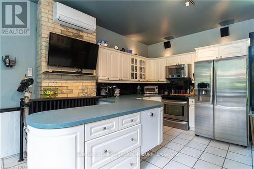 11943 Graham Road, West Elgin (West Lorne), ON - Indoor Photo Showing Kitchen