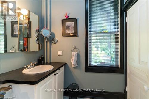 11943 Graham Road, West Elgin (West Lorne), ON - Indoor Photo Showing Bathroom