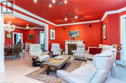 11943 Graham Road, West Elgin (West Lorne), ON - Indoor Photo Showing Living Room