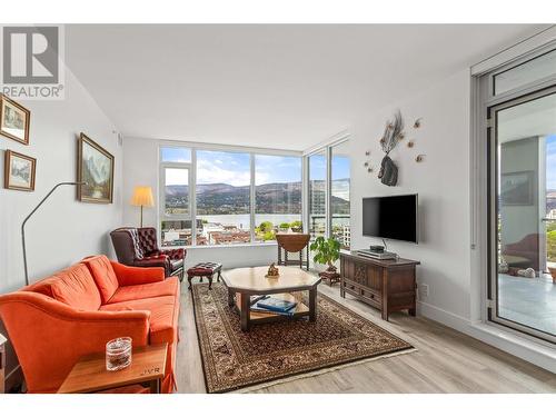 1588 Ellis Street Unit# 909, Kelowna, BC - Indoor Photo Showing Living Room