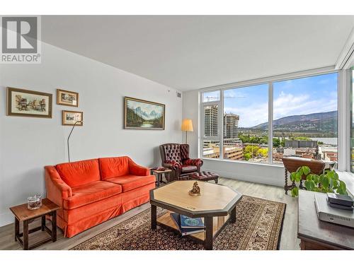 1588 Ellis Street Unit# 909, Kelowna, BC - Indoor Photo Showing Living Room