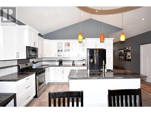 532 Loon Avenue, Vernon, BC - Indoor Photo Showing Kitchen With Stainless Steel Kitchen With Double Sink With Upgraded Kitchen