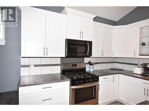 532 Loon Avenue, Vernon, BC - Indoor Photo Showing Kitchen