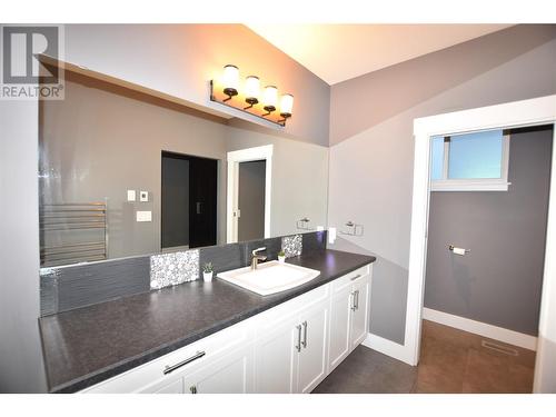 532 Loon Avenue, Vernon, BC - Indoor Photo Showing Bathroom