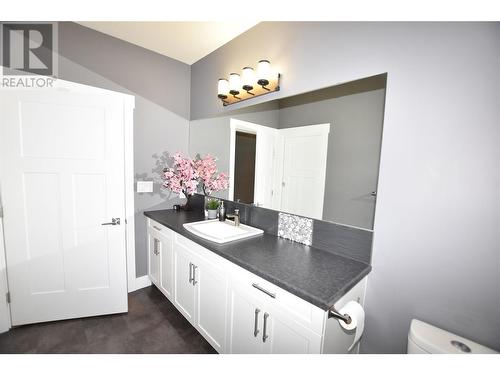 532 Loon Avenue, Vernon, BC - Indoor Photo Showing Bathroom