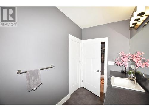 532 Loon Avenue, Vernon, BC - Indoor Photo Showing Bathroom