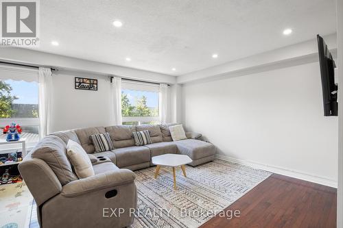 72 Huxtable Lane, Toronto (Rouge), ON - Indoor Photo Showing Living Room