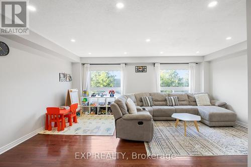 72 Huxtable Lane, Toronto (Rouge), ON - Indoor Photo Showing Living Room