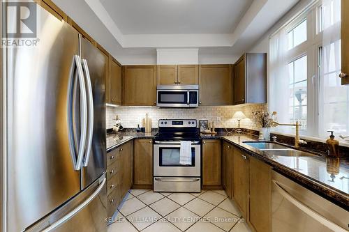 10 - 10 Post Oak Drive, Richmond Hill, ON - Indoor Photo Showing Kitchen With Stainless Steel Kitchen With Double Sink