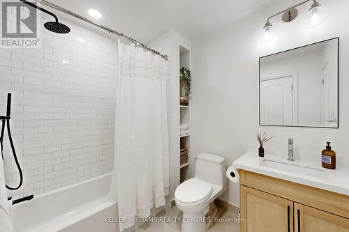 10 - 10 Post Oak Drive, Richmond Hill, ON - Indoor Photo Showing Bathroom