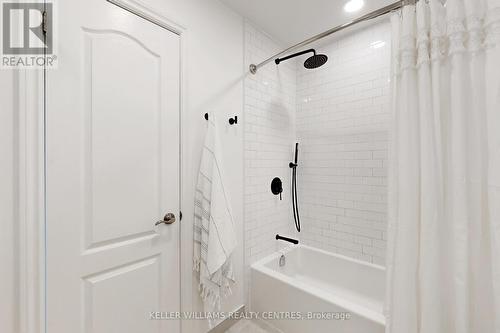 10 - 10 Post Oak Drive, Richmond Hill, ON - Indoor Photo Showing Bathroom