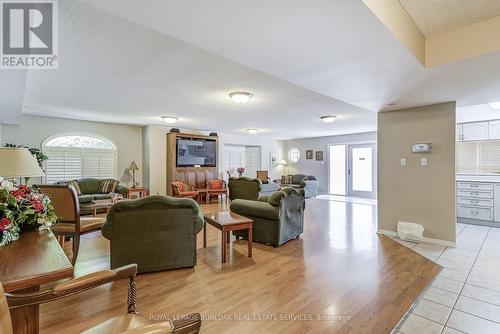 B403 - 216 Plains Road W, Burlington, ON - Indoor Photo Showing Living Room