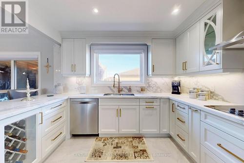 129 Exbury Road, Toronto (Downsview-Roding-Cfb), ON - Indoor Photo Showing Kitchen With Upgraded Kitchen