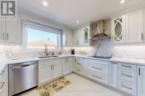 129 Exbury Road, Toronto (Downsview-Roding-Cfb), ON - Indoor Photo Showing Kitchen With Double Sink With Upgraded Kitchen