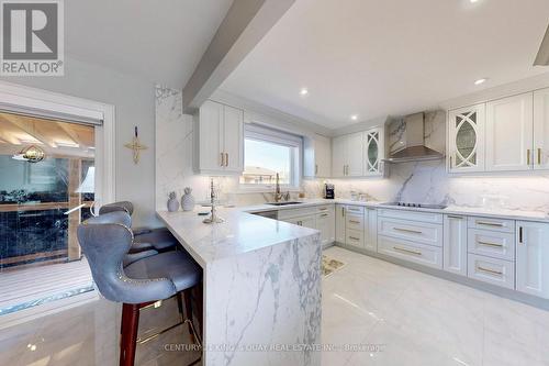 129 Exbury Road, Toronto (Downsview-Roding-Cfb), ON - Indoor Photo Showing Kitchen With Upgraded Kitchen