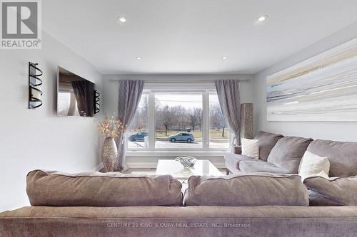 129 Exbury Road, Toronto (Downsview-Roding-Cfb), ON - Indoor Photo Showing Living Room