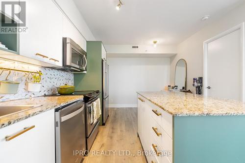 1602 - 5 Valhalla Inn Road, Toronto (Islington-City Centre West), ON - Indoor Photo Showing Kitchen With Upgraded Kitchen