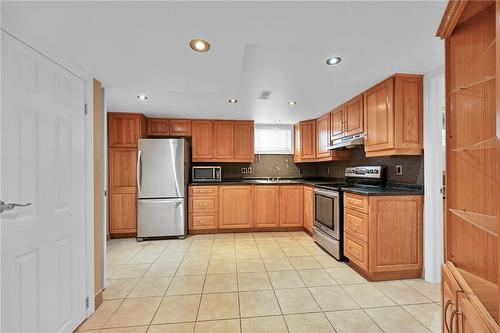 221 Gray Road, Hamilton, ON - Indoor Photo Showing Kitchen