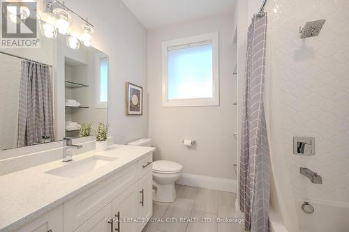 108 Lovett Lane, Guelph (Hanlon Creek), ON - Indoor Photo Showing Bathroom