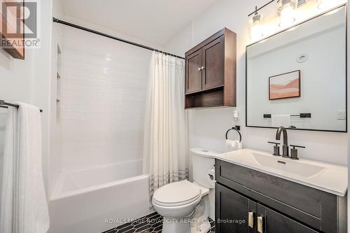 108 Lovett Lane, Guelph (Hanlon Creek), ON - Indoor Photo Showing Bathroom