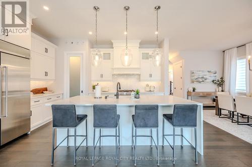 108 Lovett Lane, Guelph (Hanlon Creek), ON - Indoor Photo Showing Kitchen With Upgraded Kitchen