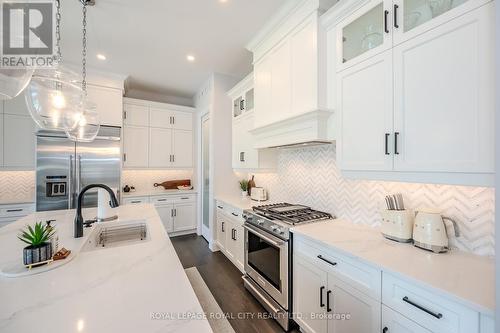 108 Lovett Lane, Guelph (Hanlon Creek), ON - Indoor Photo Showing Kitchen With Upgraded Kitchen