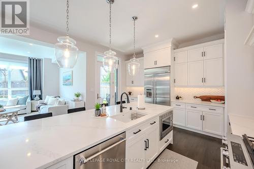 108 Lovett Lane, Guelph (Hanlon Creek), ON - Indoor Photo Showing Kitchen With Upgraded Kitchen