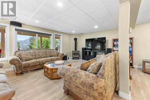 113 Christie Mountain Lane, Okanagan Falls, BC - Indoor Photo Showing Living Room