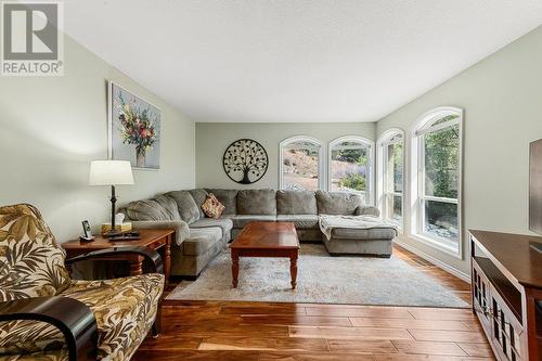 113 Christie Mountain Lane, Okanagan Falls, BC - Indoor Photo Showing Living Room