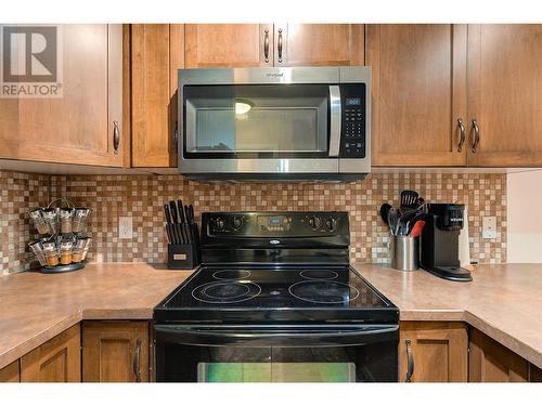 654 Cook Road Unit# 242, Kelowna, BC - Indoor Photo Showing Kitchen