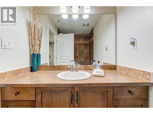 654 Cook Road Unit# 242, Kelowna, BC - Indoor Photo Showing Bathroom