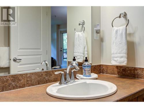 654 Cook Road Unit# 242, Kelowna, BC - Indoor Photo Showing Bathroom