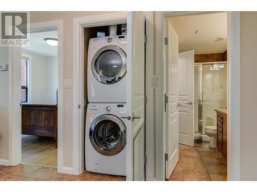 654 Cook Road Unit# 242, Kelowna, BC - Indoor Photo Showing Laundry Room