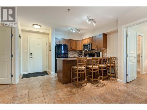 654 Cook Road Unit# 242, Kelowna, BC - Indoor Photo Showing Kitchen