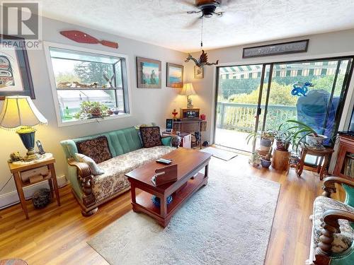 12328 Highway 101, Powell River, BC - Indoor Photo Showing Living Room