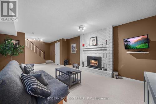 7 Riverview Road N, New Tecumseth, ON - Indoor Photo Showing Living Room With Fireplace