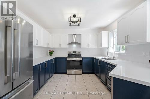 2233 Nevils Street, Innisfil, ON - Indoor Photo Showing Kitchen With Stainless Steel Kitchen With Upgraded Kitchen